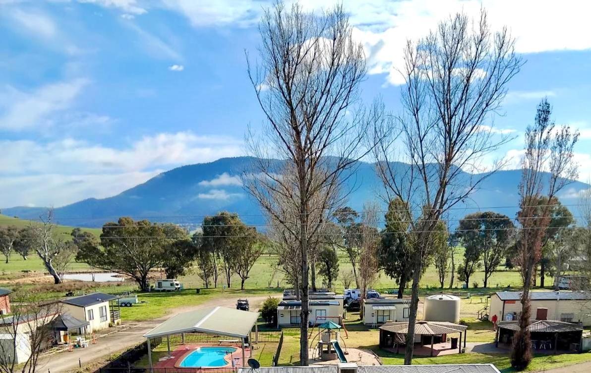 Corryong Caravan Park Formally Mt Mittamatite Caravan Park Bagian luar foto